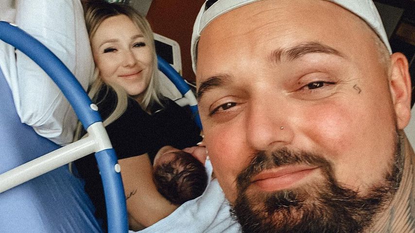 Jessi und Nik Schröder nach der Geburt ihrer Tochter Hailey