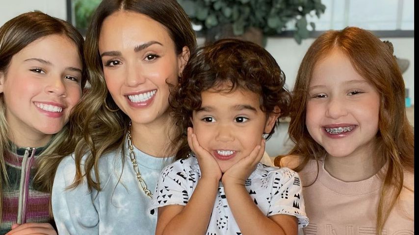 Jessica Alba mit ihren drei Kindern