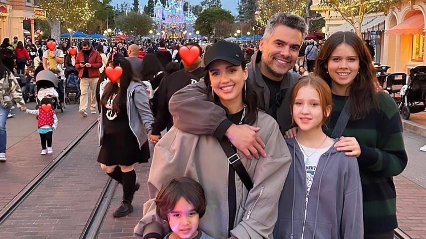 Jessica Alba teilt süße Familienfotos von Disneyland-Ausflug