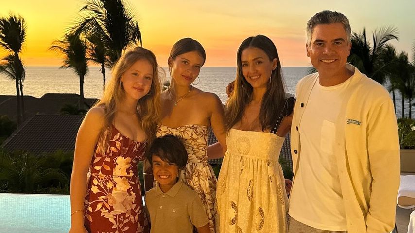 Jessica Alba und Cash Warren mit ihren Kindern, 2024