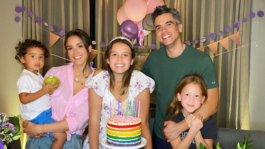 Alle am Strahlen: Jessica Alba feiert Honors 12. Geburtstag