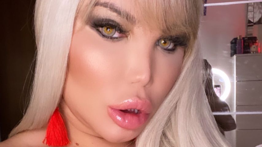Hier zeigt Ex-Real-Life-Ken Rodrigo ihre neuen Barbie-Brüste