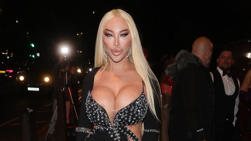 Mehr Haut als Stoff: Jessica Alves glitzert im XXS-Kleid