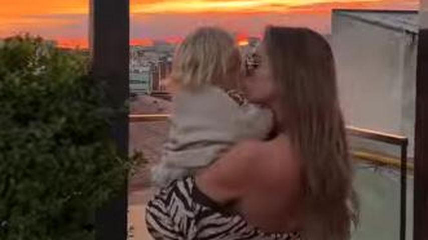 Jessica Haller mit ihrer Tocher Hailey-Su