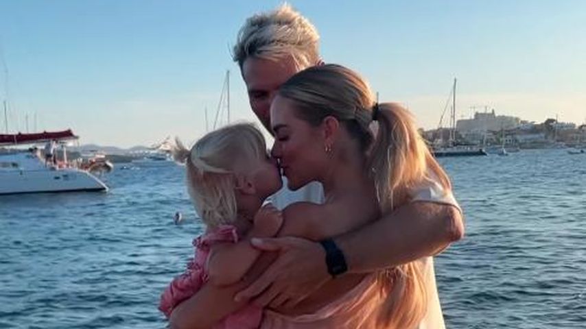 Jessica und Johannes Haller mit ihrer Tochter Hailey-Su im Juli 2023