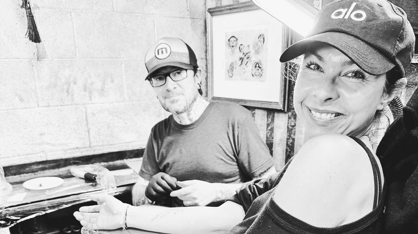 Christian Olivers Witwe Jessica trägt Tattoo für Töchter (†)