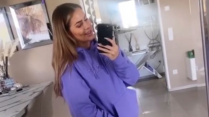 Verdächtig: Versteckt Jessica Paszka hier einen Babybauch?