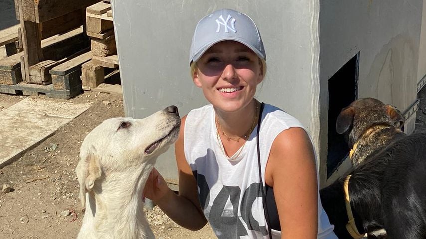 Jessica Schröder im Hundergarten Serres, Griechenland