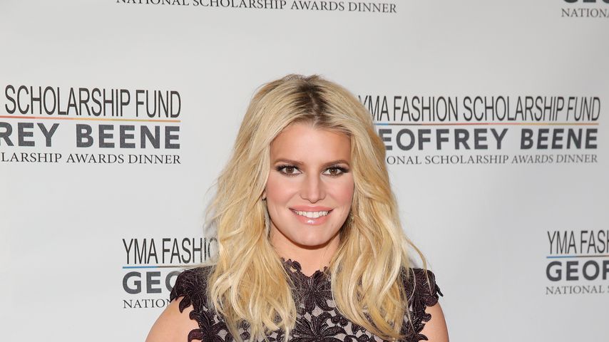 Photobombing: Jessica Simpson beinahe von Ball getroffen