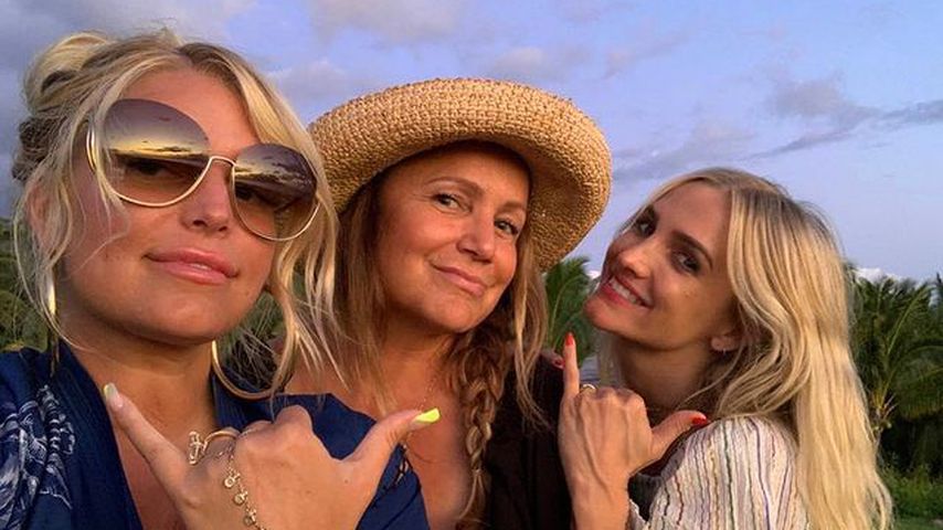 Jessica Simpson teilt rares Bild mit Ashlee und Mama Tina