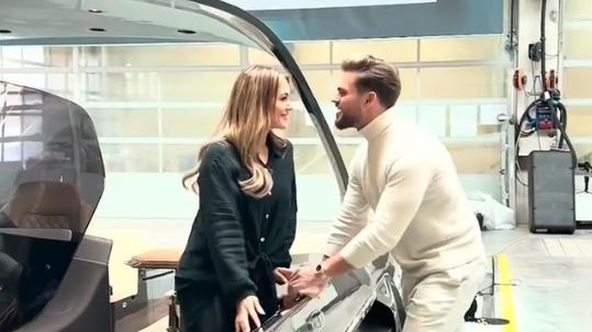 Stolze Hallers: Jessi und Johannes taufen Boot nach Tochter