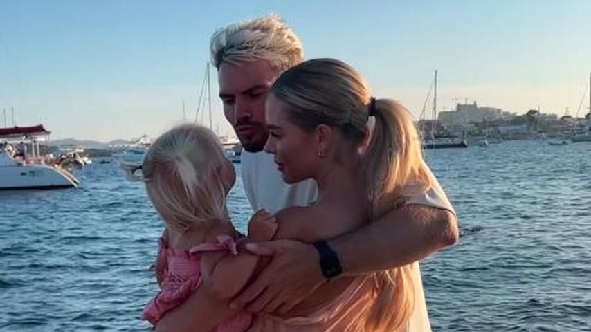 Jessica und Johannes Haller mit ihrer Tochter Hailey-Su im Juli 2023