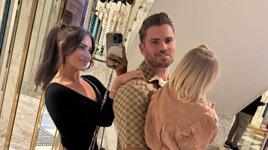 Jessica und Johannes Haller mit ihrer Tochter Hailey-Su, 2025