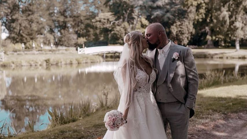 Jessica und Nik Schröder nach ihrer Hochzeit