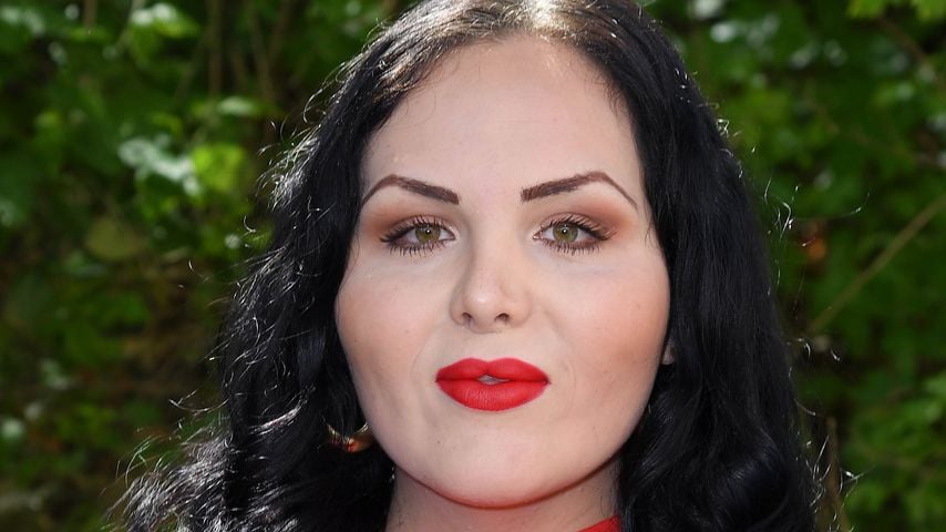 Jessica Zemer posiert beim BILD-Renntag in Gelsenkirchen.