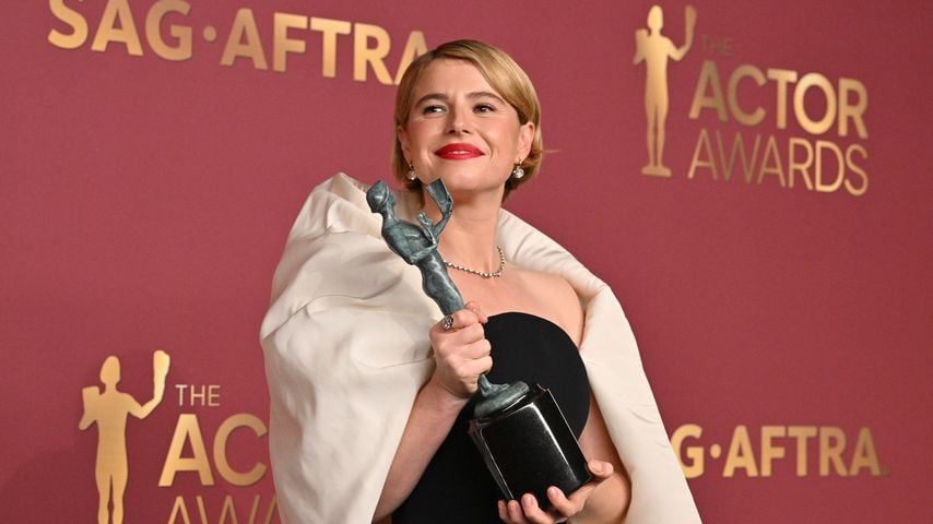 Jessie Buckley mit dem Preis für "Hamnet" bei den 32nd Annual Actor Awards in Los Angeles, 2026