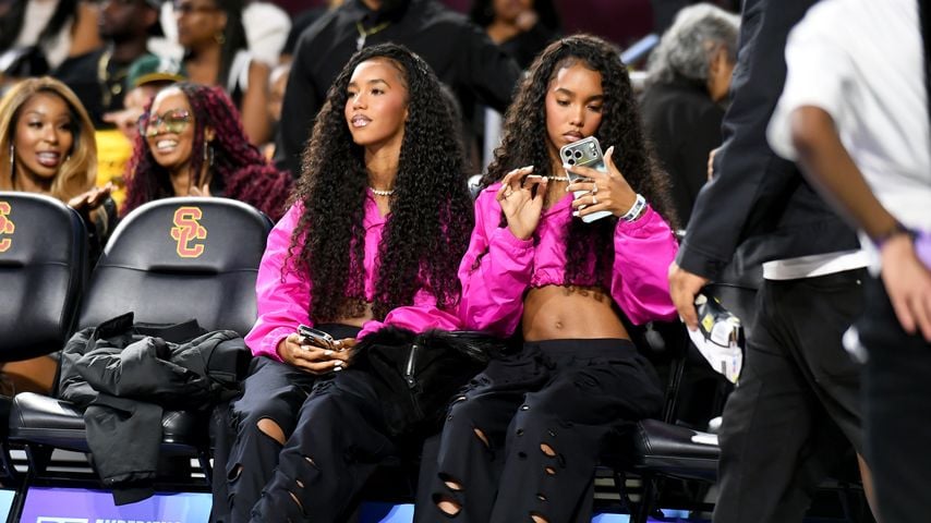 Jessie Combs und D'Lila Combs beim BET Experience Celebrity Basketball Game im USC Galen Center in Los Angeles