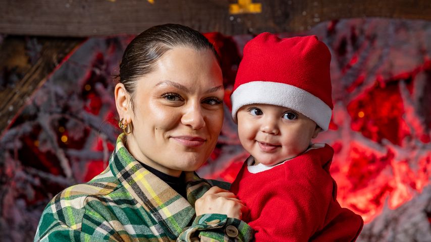 Beim Weihnachtsausflug: Jessie J knuddelt ihren Sohn Sky
