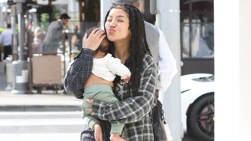 Jhené Aiko mit ihrem Sohn Noah