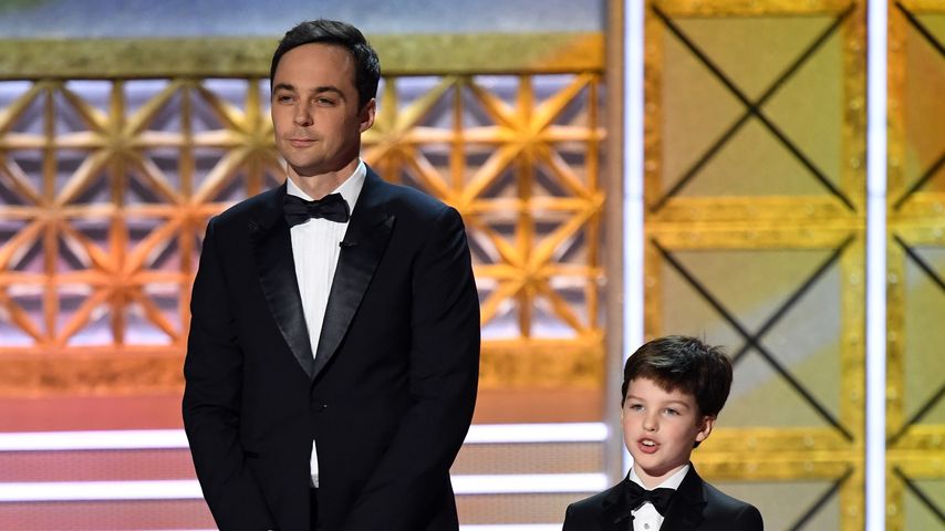Jim Parsons und Iain Armitage bei den Emmy Awards 2017