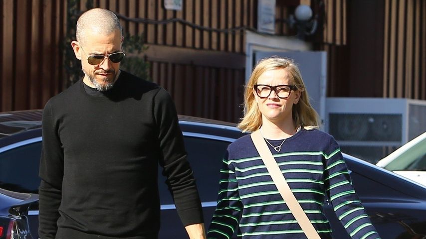 Reese Witherspoon und ihr Ehemann Hand in Hand abgelichtet