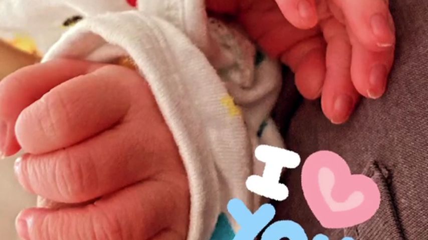Die Hand von Baby Snow Elanie Koc