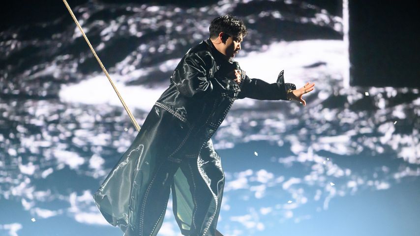 Das Land gewinnt den Eurovision Song Contest mit 436 Punkten