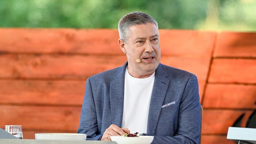 Llambi zerlegt Ballermann-Gerichte bei "Grill den Henssler"