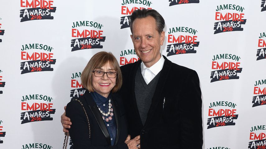 "Nur du": Richard E. Grant zollt verstorbener Frau Tribut