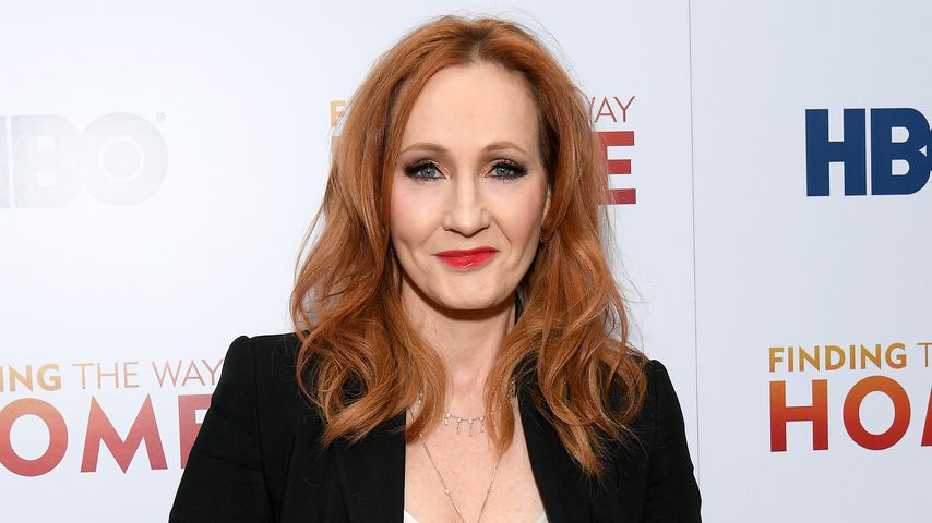 Wie ein Weasley: J.K. Rowling erstrahlt feuerrot auf Event
