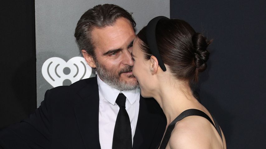 Selten: Joaquin Phoenix und Rooney Mara ganz innig auf Event