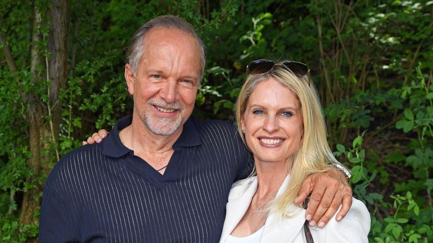 Jochen und Tina Horst erklären ihre Kommune mit anderer Frau