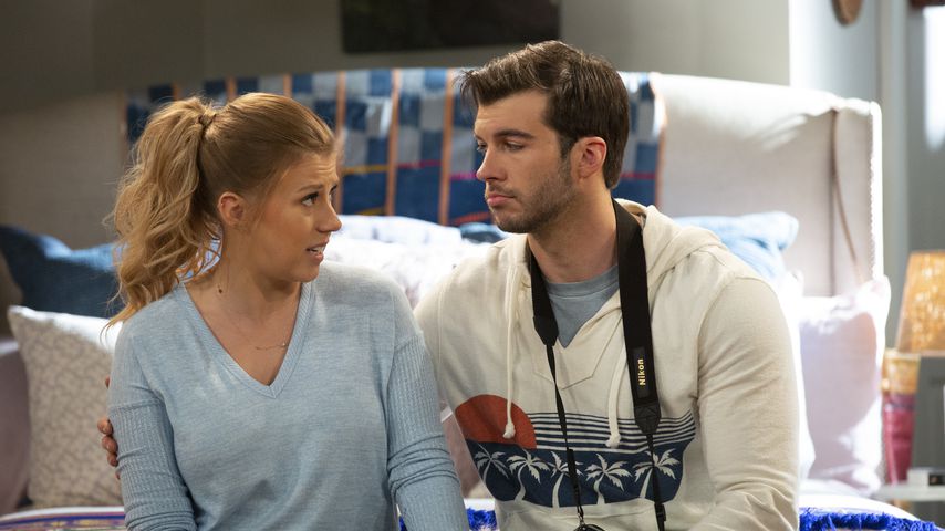 Jodie Sweetin und Adam Hagenbuch in "Fuller House"