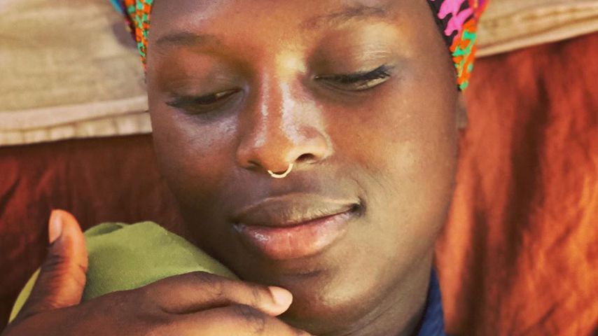 Jodie Turner-Smith mit ihrer Tochter, Mai 2020