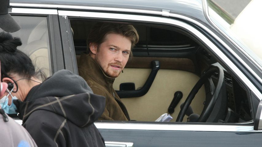 Joe Alwyn am Set von "Conversations with Friends"