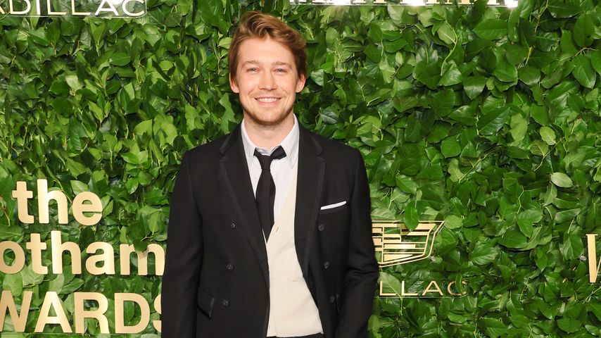 Joe Alwyn, 2022
