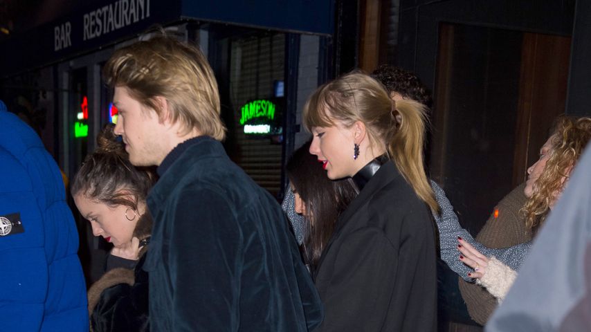 So geht Taylor Swifts Freund Joe mit öffentlicher Liebe um