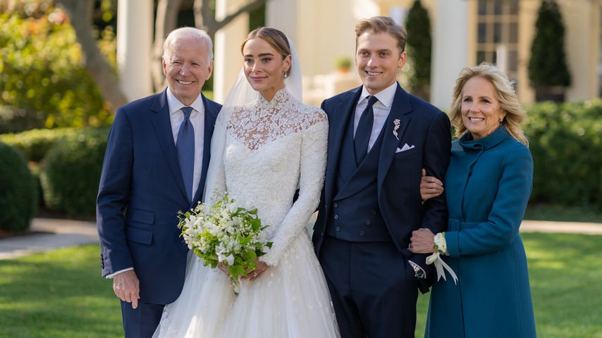 Joe Biden, Naomi Biden, Peter Neal und Jill Biden vor dem Weißen Haus, 2022