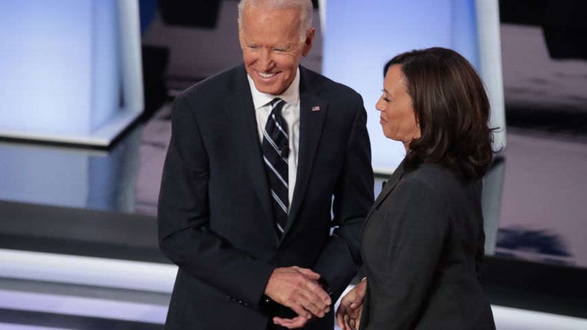 Joe Biden und Kamala Harris bei er Debatte in Detroit im Juli 2019