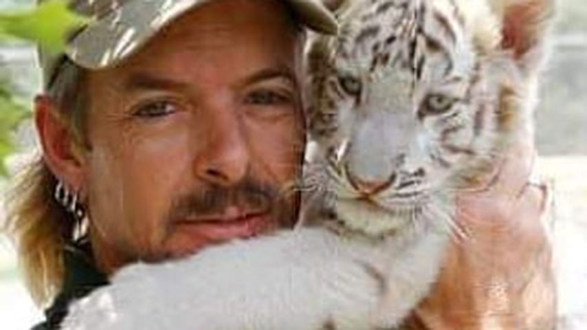 Joe Exotic mit einem Babytiger