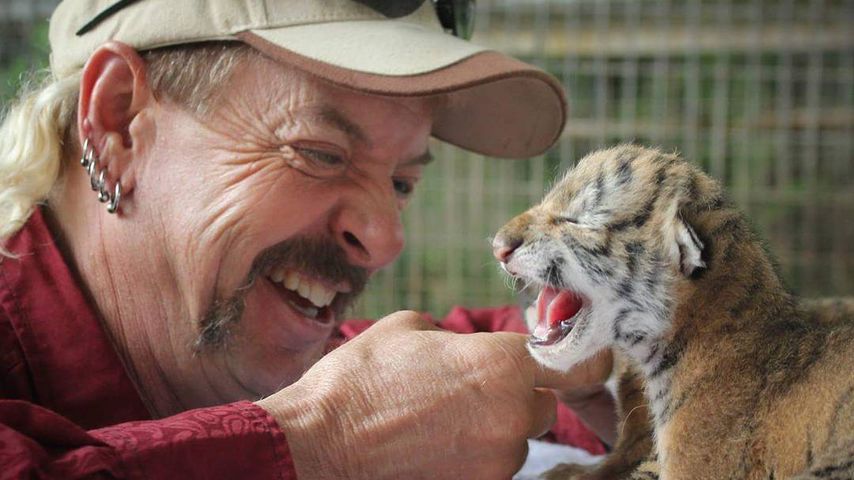 Joe Exotic mit einem Babytiger