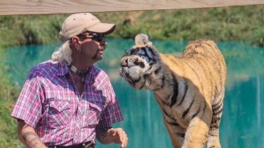 Joe Exotic mit einem Tiger