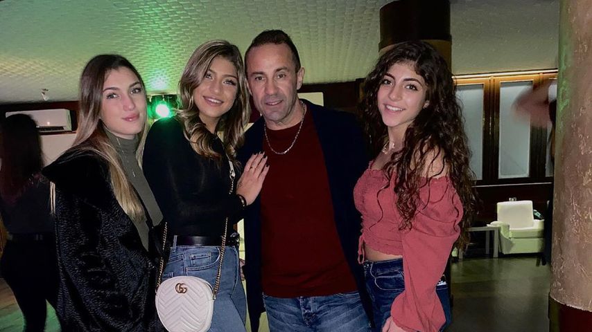 Joe Giudice mit seinen drei Töchtern Gabriella, Gia und Milania