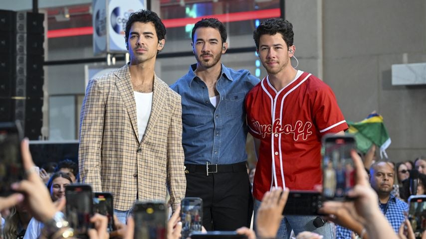 Jonas Brothers nutzen Pipi-Eimer mit Katzenstreu bei Shows