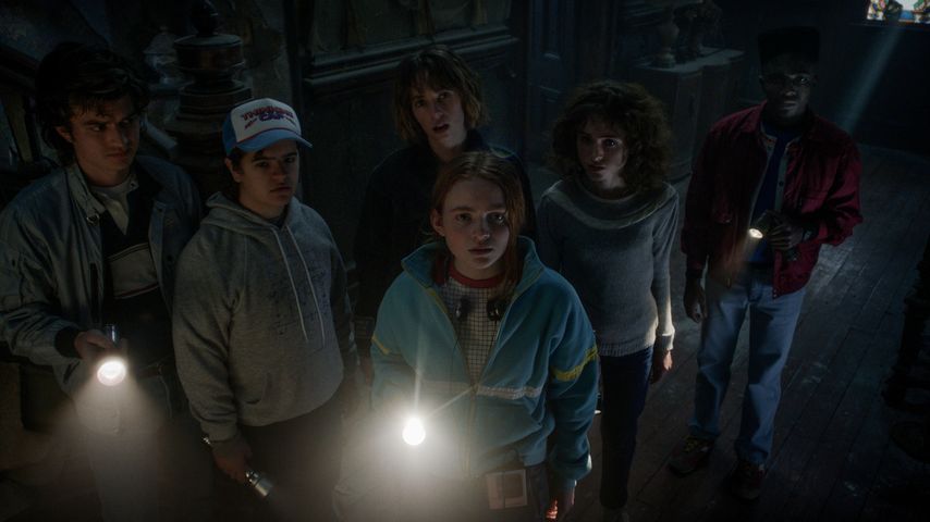 Joe Keery, Gaten Matarazzo, Sadie Sink, Maya Hawke, Natalia Dyer und Caleb McLaughlin