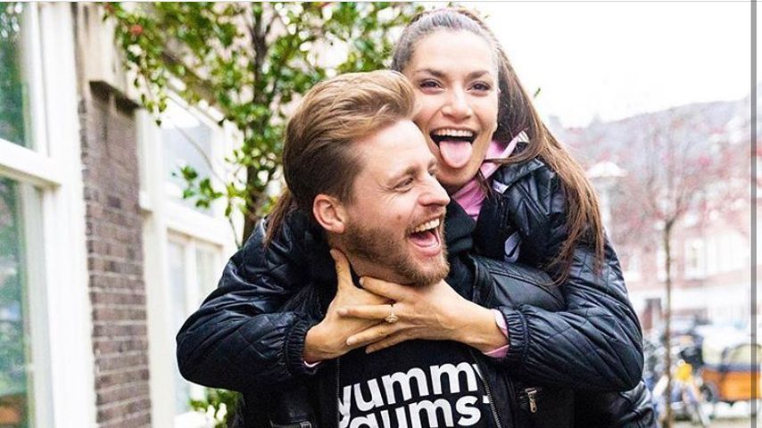 Joel de Tombe mit seiner Freundin Jesseli