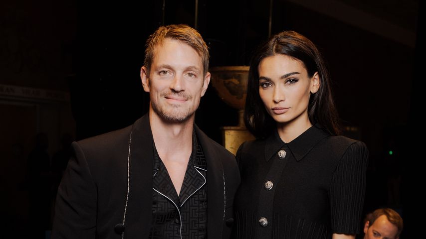 Joel Kinnaman und Kelly Gale bei der Paris Fashion Week 2023