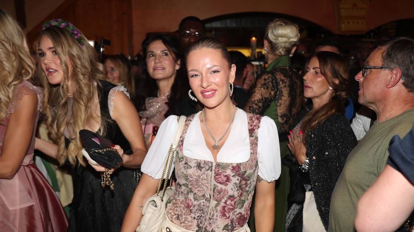 Joelina Drews beim "Cathy Hummels Wiesn Bummel" auf dem Oktoberfest 2026 in München
