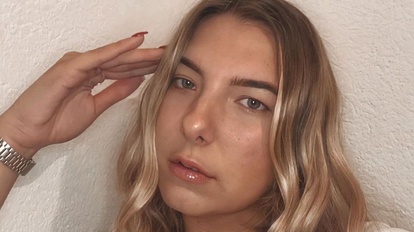 Joelina Karabas, Tochter von Daniela Büchner