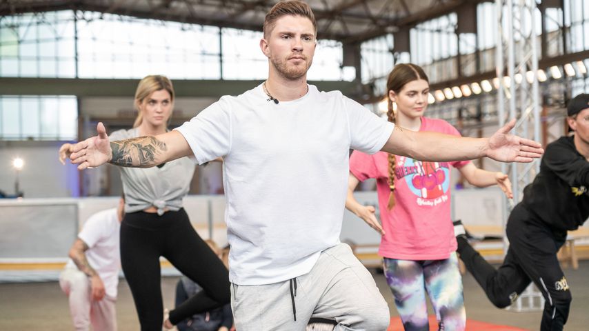 Joey Heindle mit Nadine Klein und Klaudia Giez im Bootcamp von "Dancing on Ice"